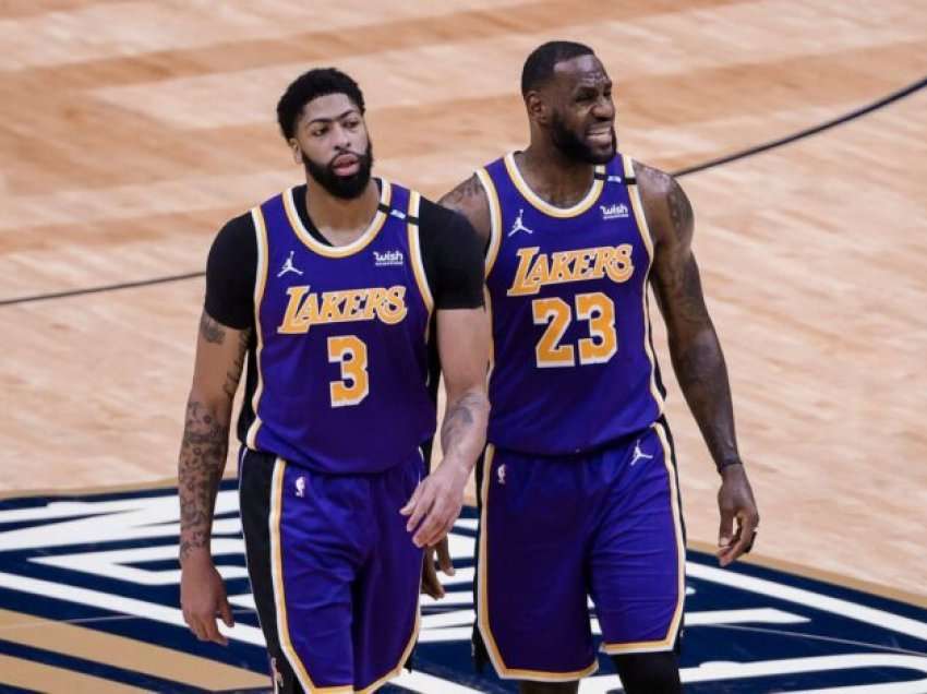 LA Lakers do të ndahen me një lojtar