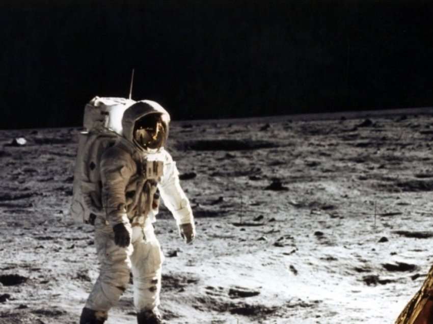Shitet xhaketa që Buzz Aldrin veshi në misionin drejt Hënës