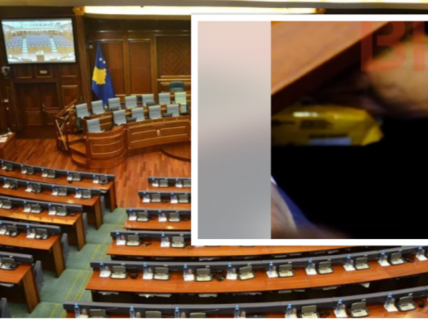 Deputeti i VV-së han keksa fshehurazi në seancën e Kuvendit, i nxjerrë lehtë nga banka