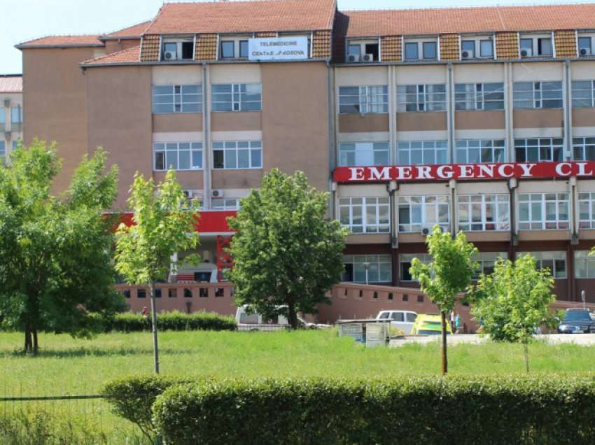 Gjendje alarmante në QKUK, Brovina: Mjekët po vendosin kush duhet të jetojë e kush të vdesë