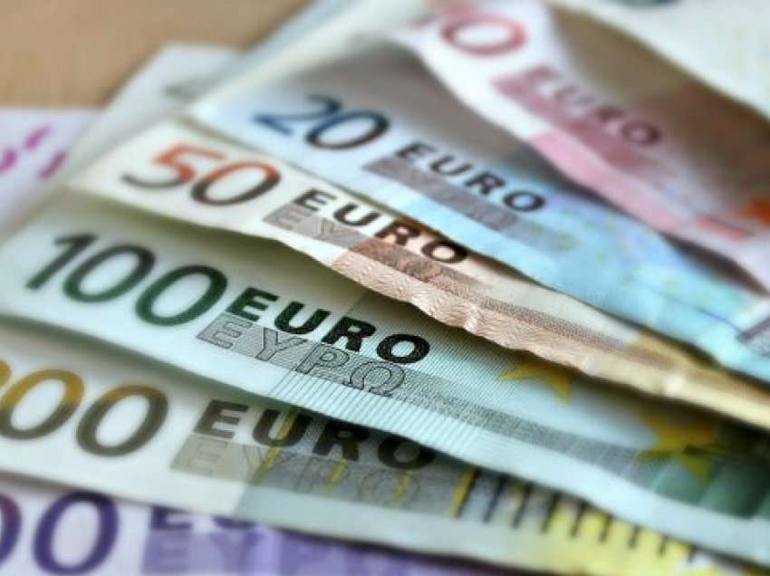 Mërgimtarët dërguan në Kosovë mbi 445 milionë euro për 5 muaj