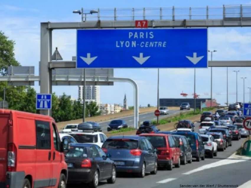 ​Rritja e trafikut, kolonat në Francë arrijnë deri mbi 800 kilometra