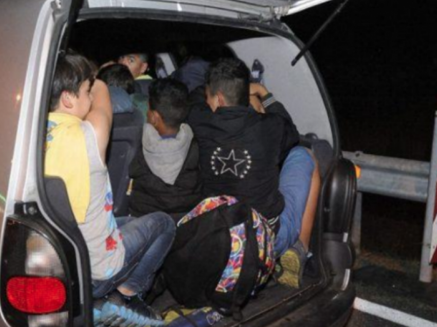Policia e Maqedonisë zbuloi 15 emigrantë nga Siria në Veles