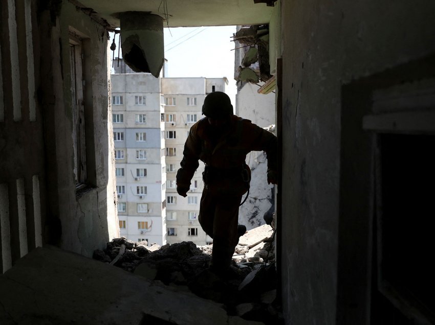 Trupat ruse po sulmojnë në qendër të qytetit të Severodonetsk