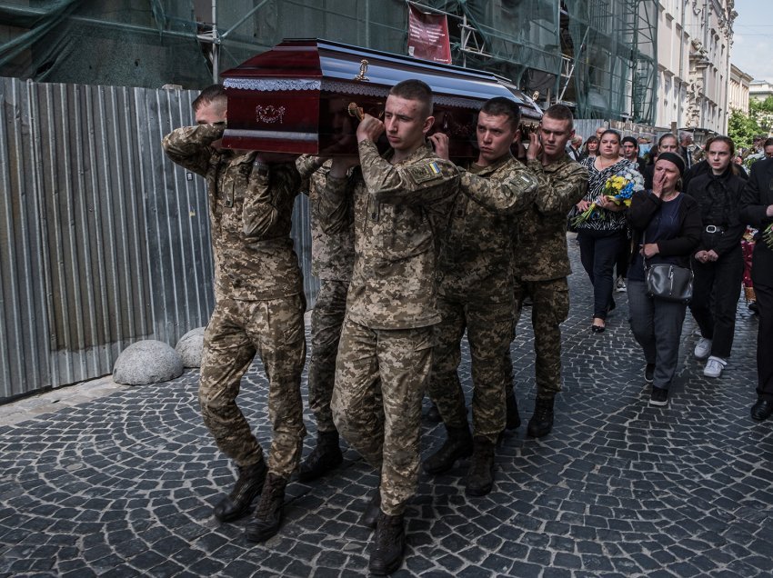 Ukraina po humb deri në 100 ushtarë çdo ditë