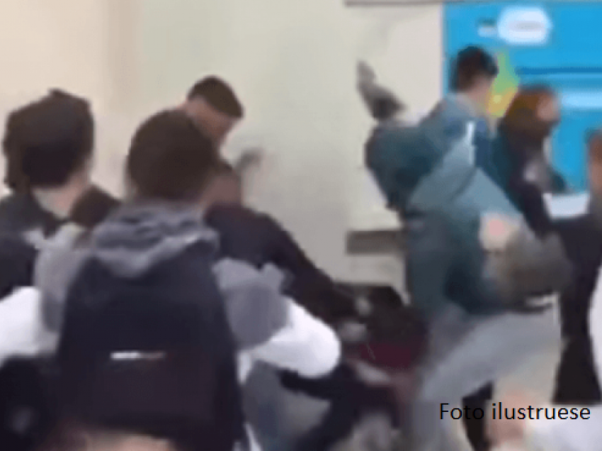 Rrahje mes nxënëseve në shkollën e Lipjanit, përfundojnë në Polici pesë 15-vjeçarë