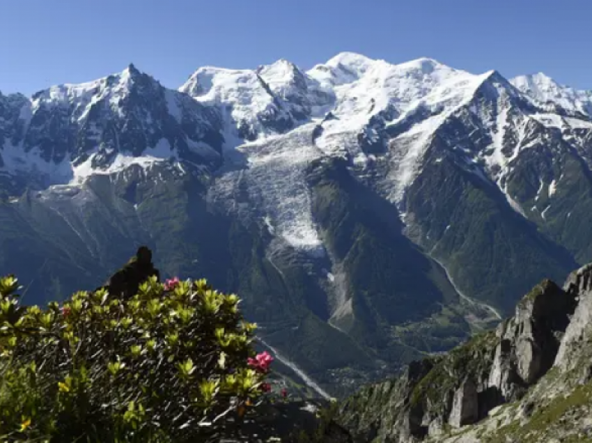 Ngrohja globale po i bën Alpet e bardha në jeshile, zbulon studimi