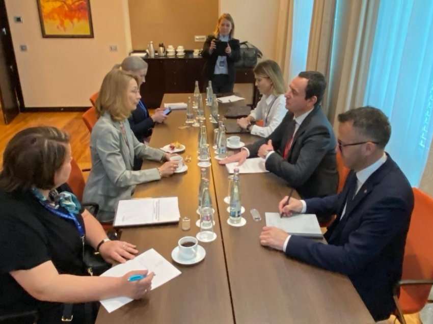Kurti takohet me ministren finlandeze, e falënderon për përkrahjen për Kosovën në Këshillin Evropian