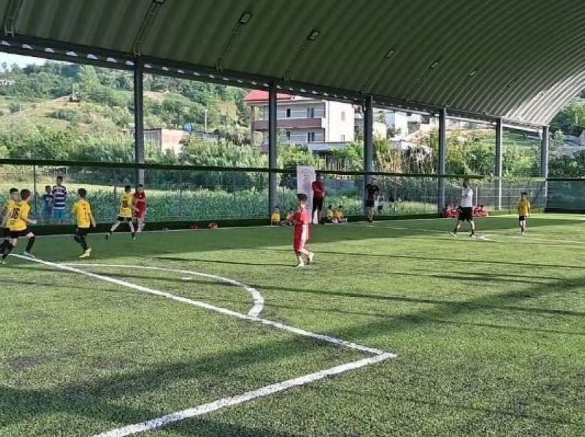 Përurohen fushat e reja te futbollit në Kombinat, Veliaj: Pavarësisht bindjeve politike, të punojmë bashkë që Tirana të ecë përpara