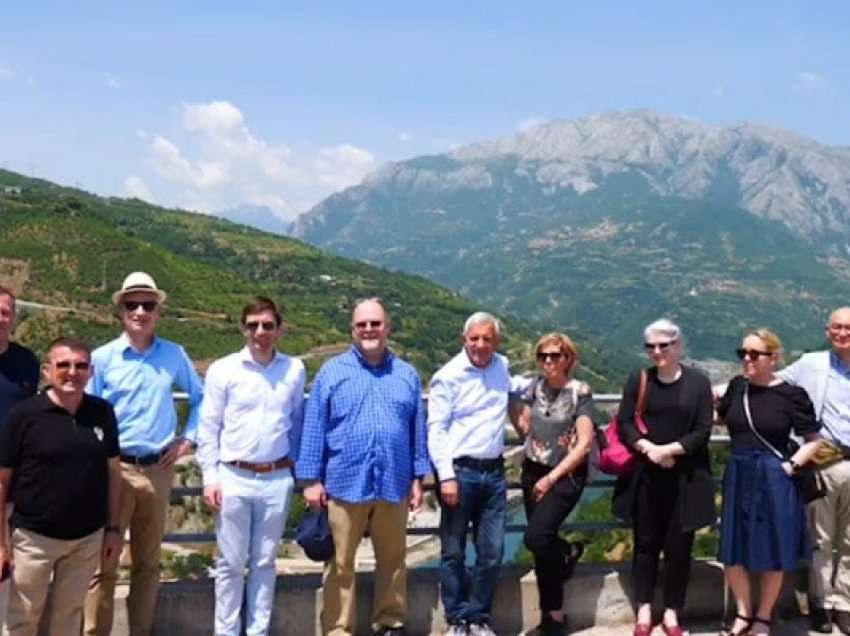 ​Ambasadorët e akredituar në Kosovë shijojnë bukuritë e Valbonës