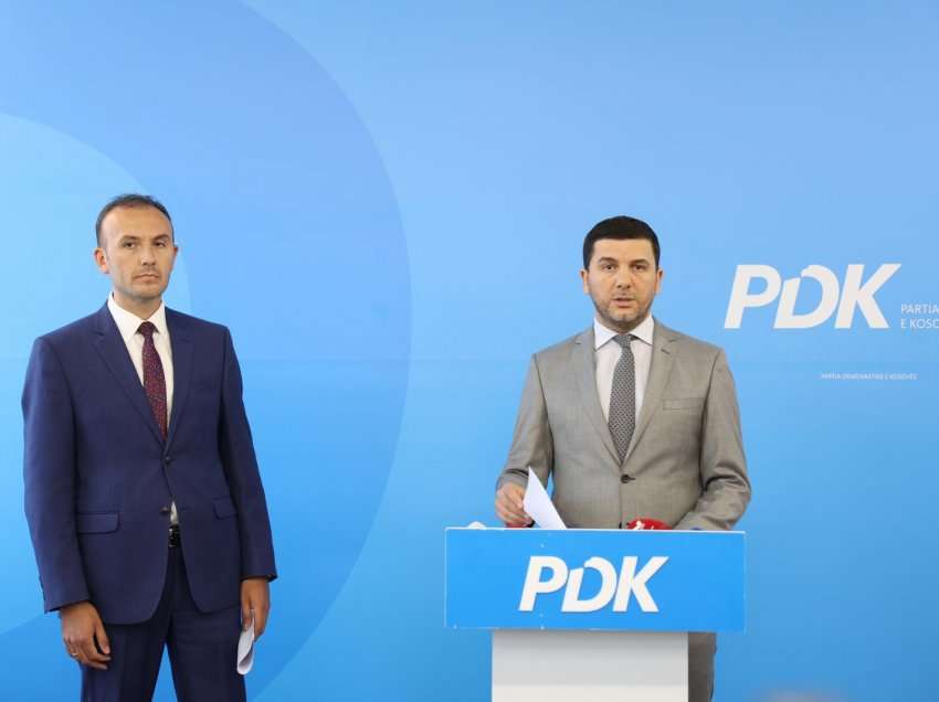 Ekonomisti i njohur Arben Mustafa i bashkohet PDK-së, Memli Krasniqi e emëron Koordinator të Departamentit për Financa në KQM