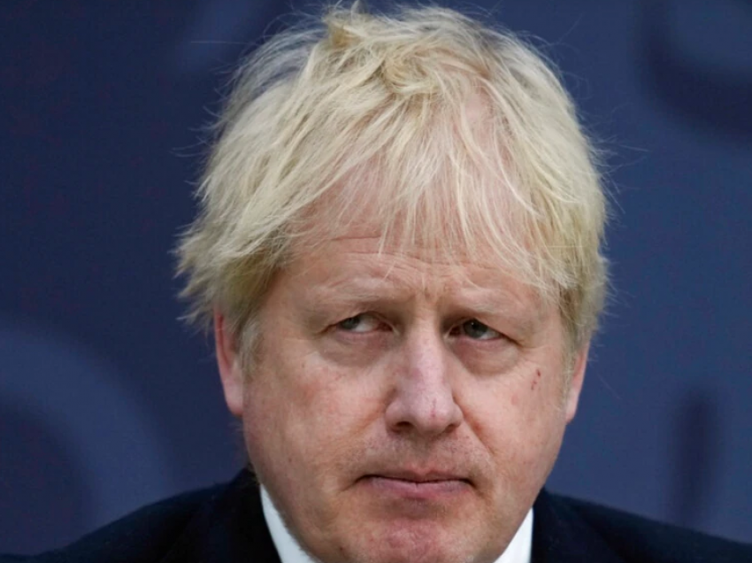 Kryeministri britanik Johnson vazhdon të ndeshet me sfida politike