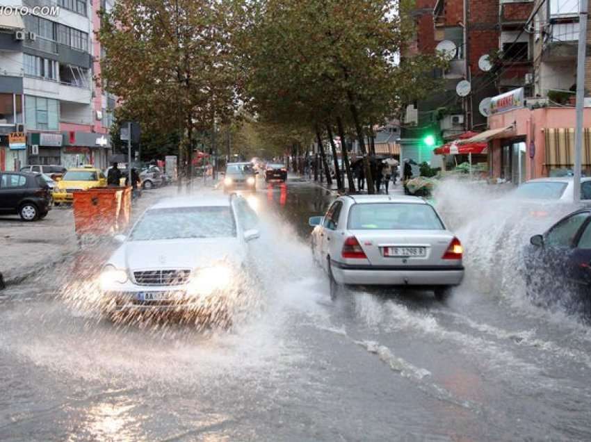 Rrebeshet e shiut shkaktojnë dëme në disa qytete, parashikimi i meteorologëve për ditët e ardhshme