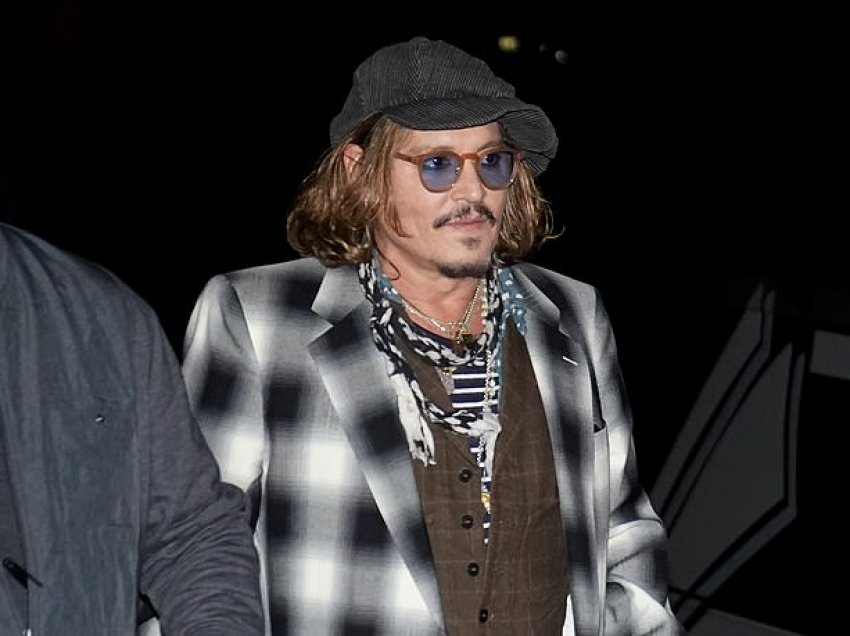 Johnny Depp feston ditëlindjen