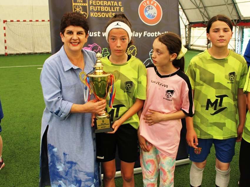 Në Ferizaj e Prizren u mbajtën turnetë në kuadër të projektit ”Girls just want to play football” 