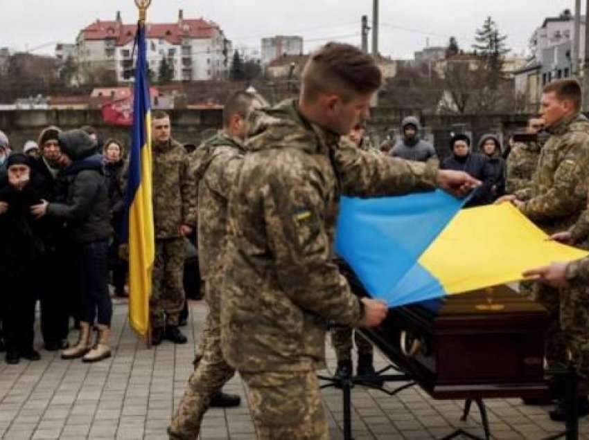Rreth 10 mijë ushtarë ukrainas janë vrarë deri më tani, thotë Kievi