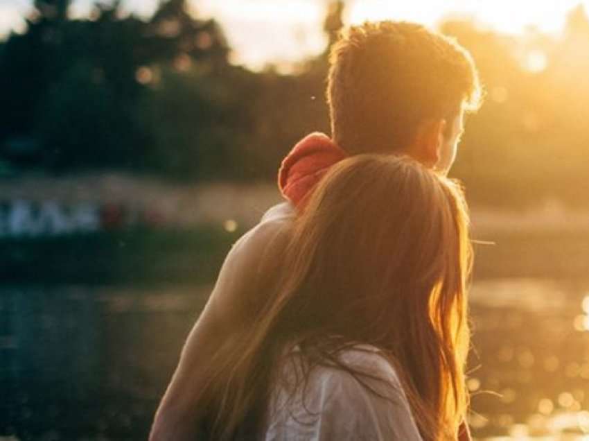 Si të mbash gjallë romancën në një lidhje?