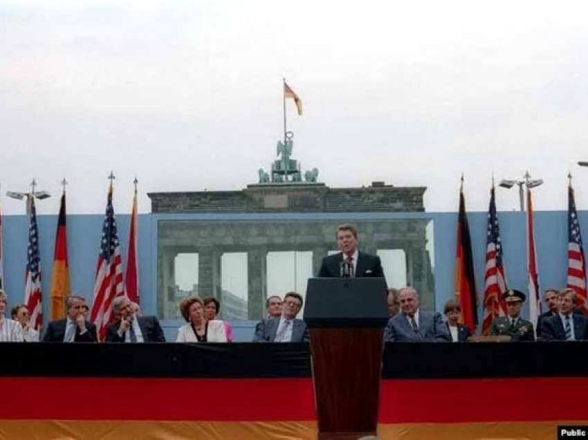 Presidenti i shteteve të bashkuara Ronald Reagan: “Zoti Gorbachov, shembe këtë mur”