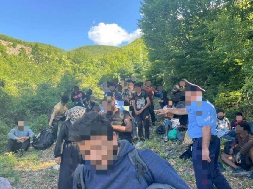 Policia parandalon mbi 60 refugjatë të futen ilegalisht në Kosovë