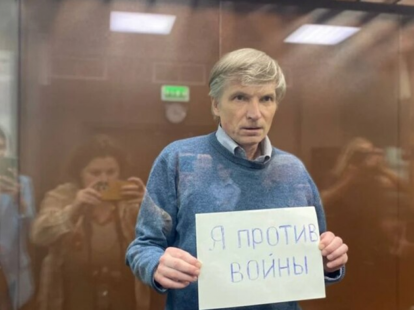 Burg për ligjvënësin rus pasi kundërshtoi pushtimin në Ukrainë