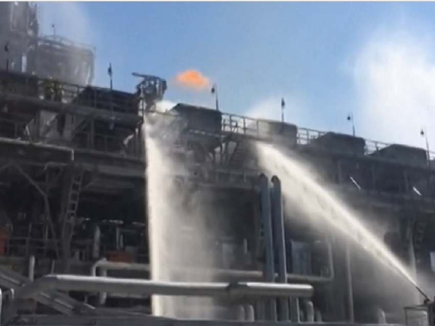 Dronët turk shkatërrojnë rafinerinë ruse, i sulmuan ukrainasit