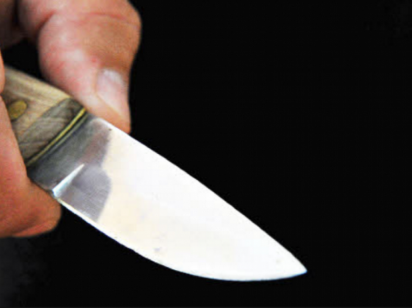 Prizren: Një 50 vjeçar në gjendje të rëndë pasi u ther me thikë