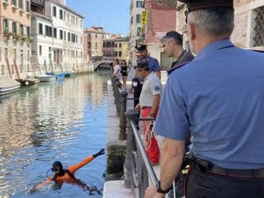 Tre shqiptarë përleshen me thika në Venezia