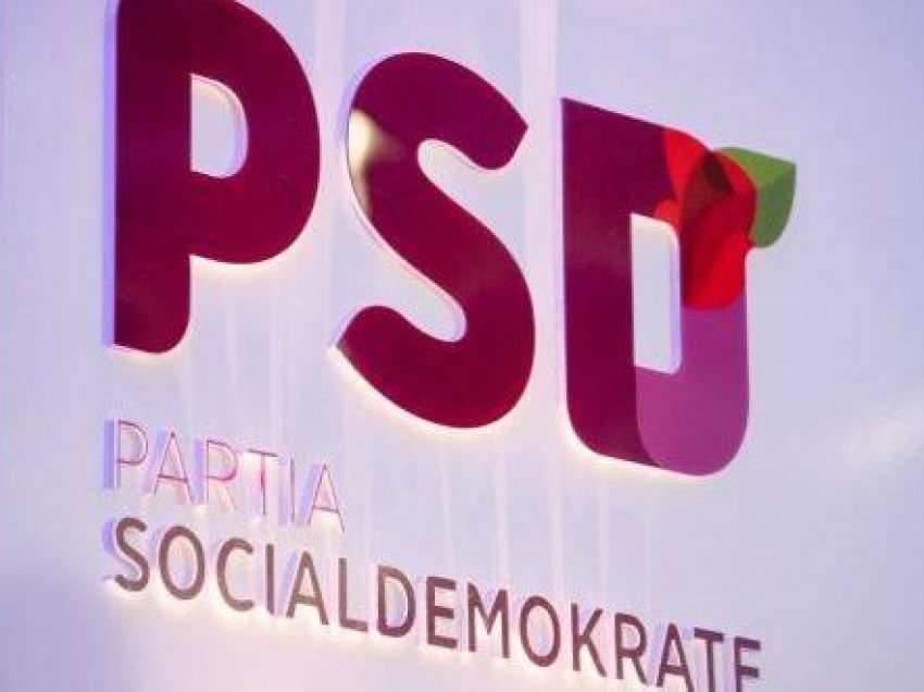 PSD me aksion pranë Teatrit Kombëtar