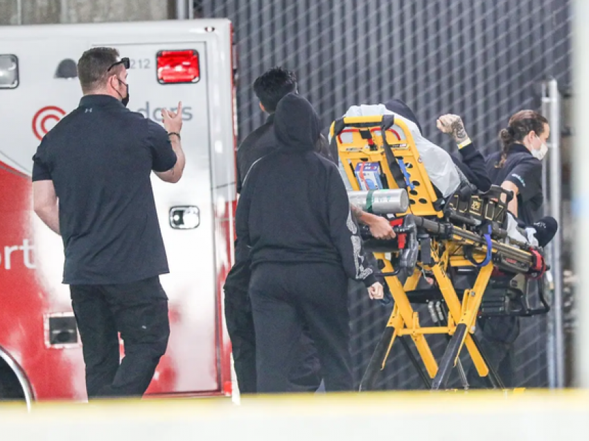 Travis Barker dërgohet në spital me ambulancë dhe Kourtney fotografohet pranë tij