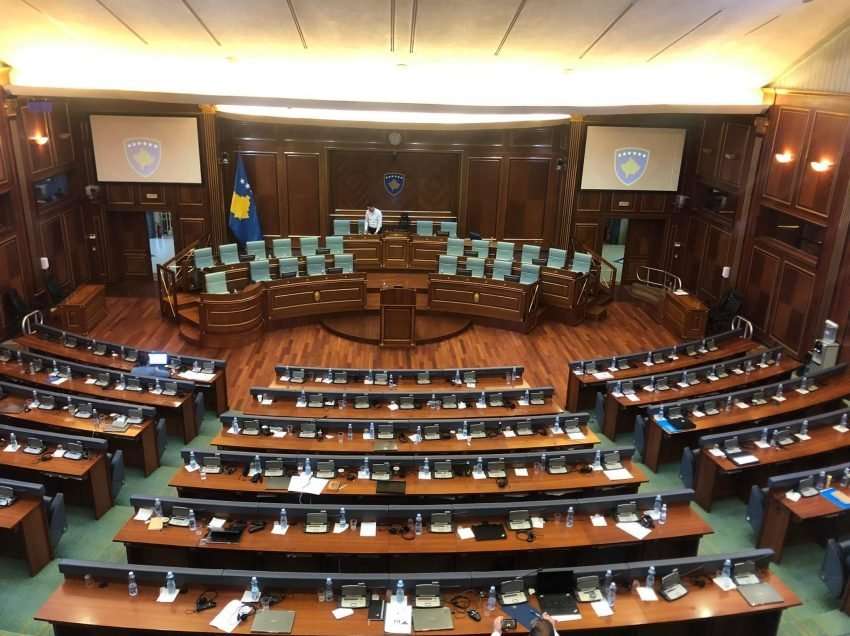 Dy komisione të kuvendit, kundër qëndrimit të Varhelyit për udhërrëfyesin
