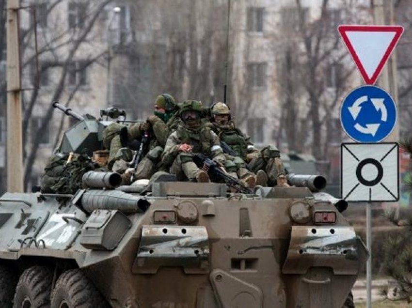 Ushtria ukrainase: Trupat ruse po “rrethojnë” Kievin