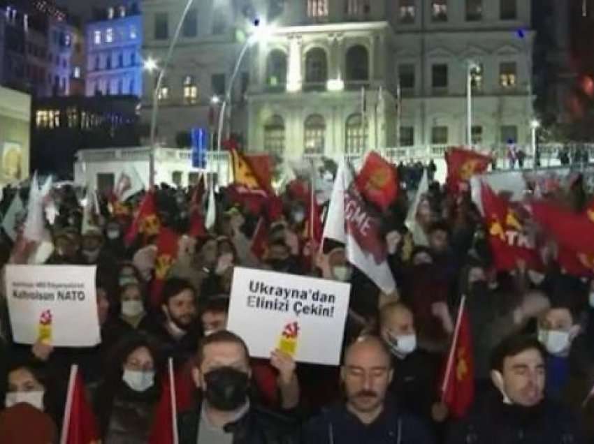 Protestë kundër NATO-s në Stamboll