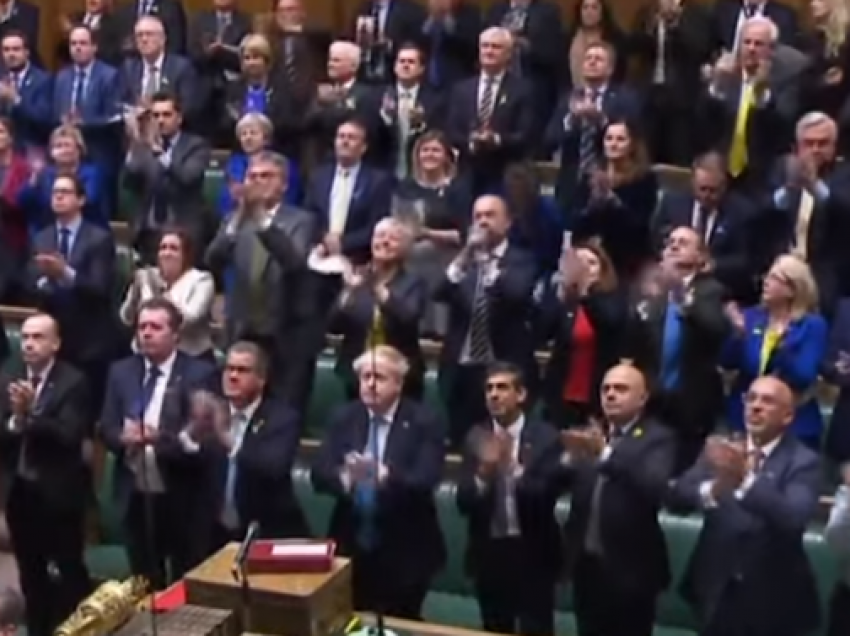 Deputetët britanikë duartrokasin ambasadorin ukrainas, ngriten edhe në këmbë