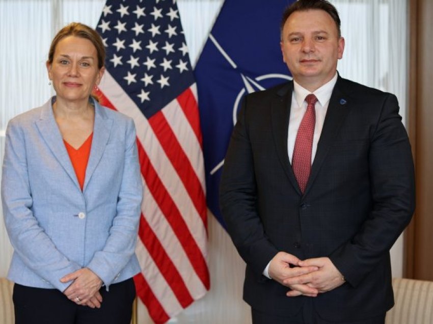 Ambasadorja e SHBA-së në NATO takon përfaqësuesin e Kosovës