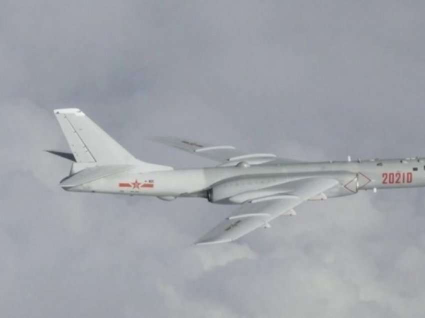 Çfarë po paralajmëron Putin? Rusia ngre në ajër avionin ushtarak që i bën ballë shpërthimeve bërthamore