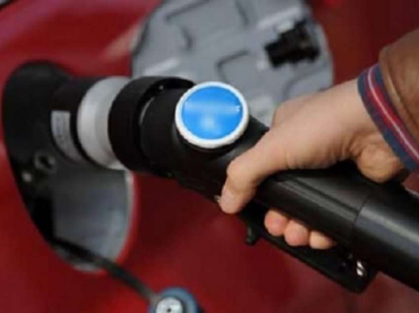 KRRE: Disa pompa të benzinës lejojnë deri 500 denarë mbushje me karburante