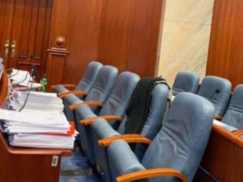 Kuvendi i Maqedonisë së Veriut sot mban seancë, shkarkimi i deputetit Zendeli në rend dite