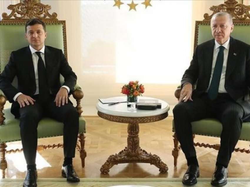 Zelensky flet në telefon me Erdoganin për terrorin e Rusisë