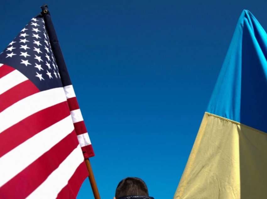 Amerikanët mbështesin politikat e presidentit Bidenit për Ukrainën 