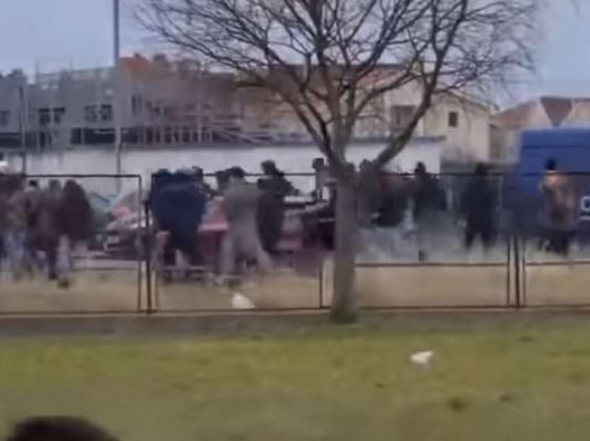 Policia reagon pas përplasjes së tifozëve shqiptarë e malazezë, 4 të lënduar e një i arrestuar!