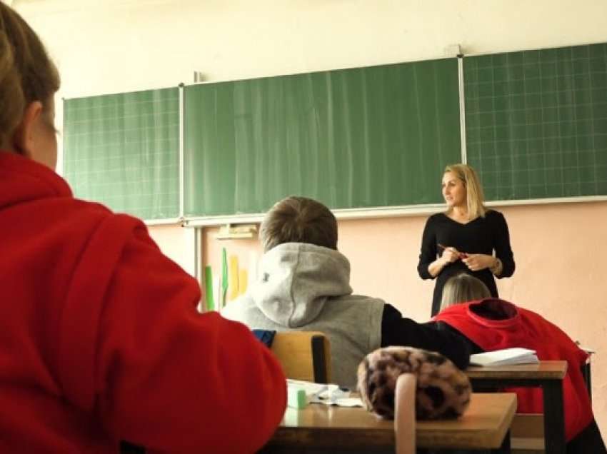 Nxënësit boshnjakë mësojnë matematikë me librat e Sarajevës dhe të Novi Pazarit