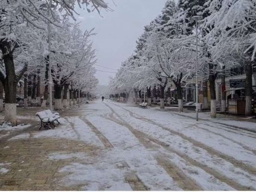 Bora bllokon procesin e votimit në disa zona të Dibrës, mungon energjia elektrike