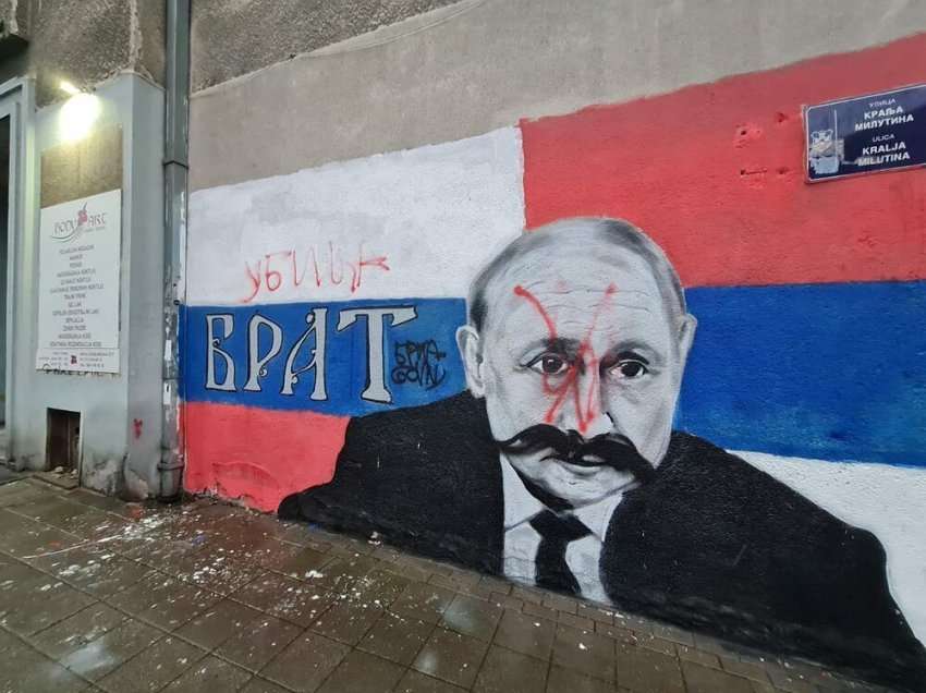 “Vrasës” – Kështu shkruan në muralin e Putinit në Serbi