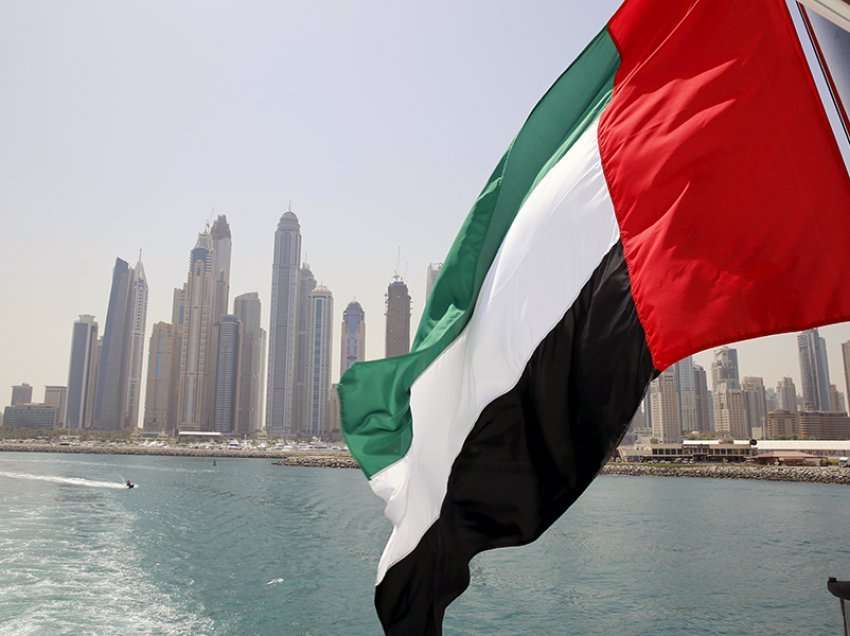 Emiratet e Bashkuara Arabe rrisin prodhimin e naftës, bien menjëherë çmimet