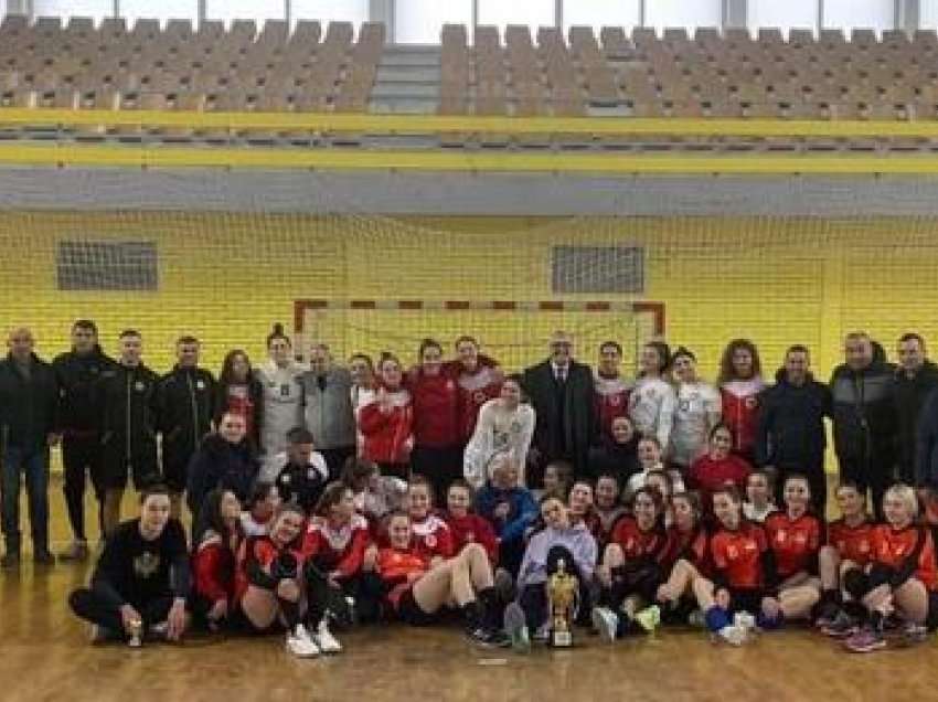 Nikshiqi fiton turneun e organizuar në Gjakovë nga Shqiponja