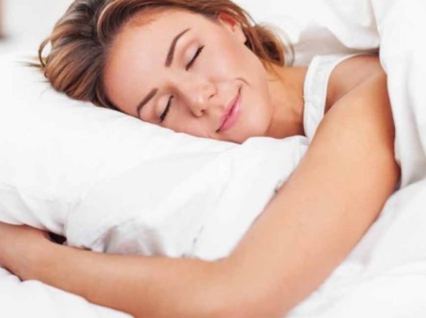 Si të flini më shpejt dhe të keni një gjumë të rehatshëm