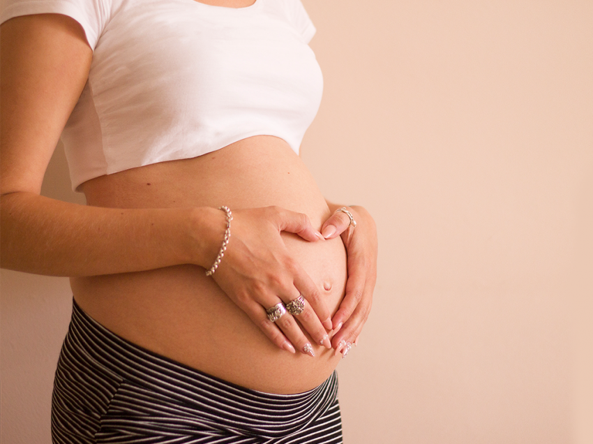 Nga ndryshimet në gjoks… tek nepsi, këto janë 7 shenjat që tregojnë se jeni shtatzënë