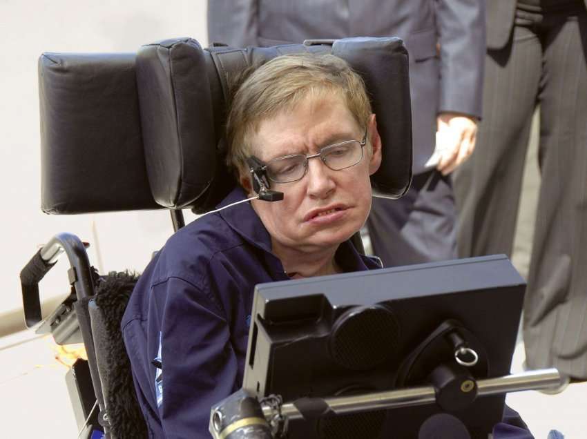 Stephen Hawking, njeriu që zbuloi disa nga sekretet e Universit