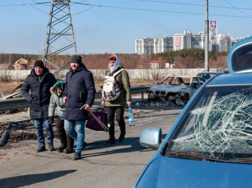 Mijëra banorë evakuohen nga qytete të ndryshme ukrainase