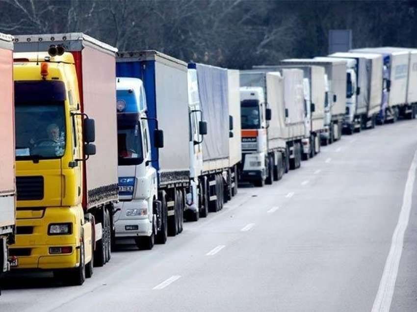 MPJ Maqedoni: Zhbllokohen kamionët që ishin ndaluar në kufirin në mes Ukrainës dhe Polonisë